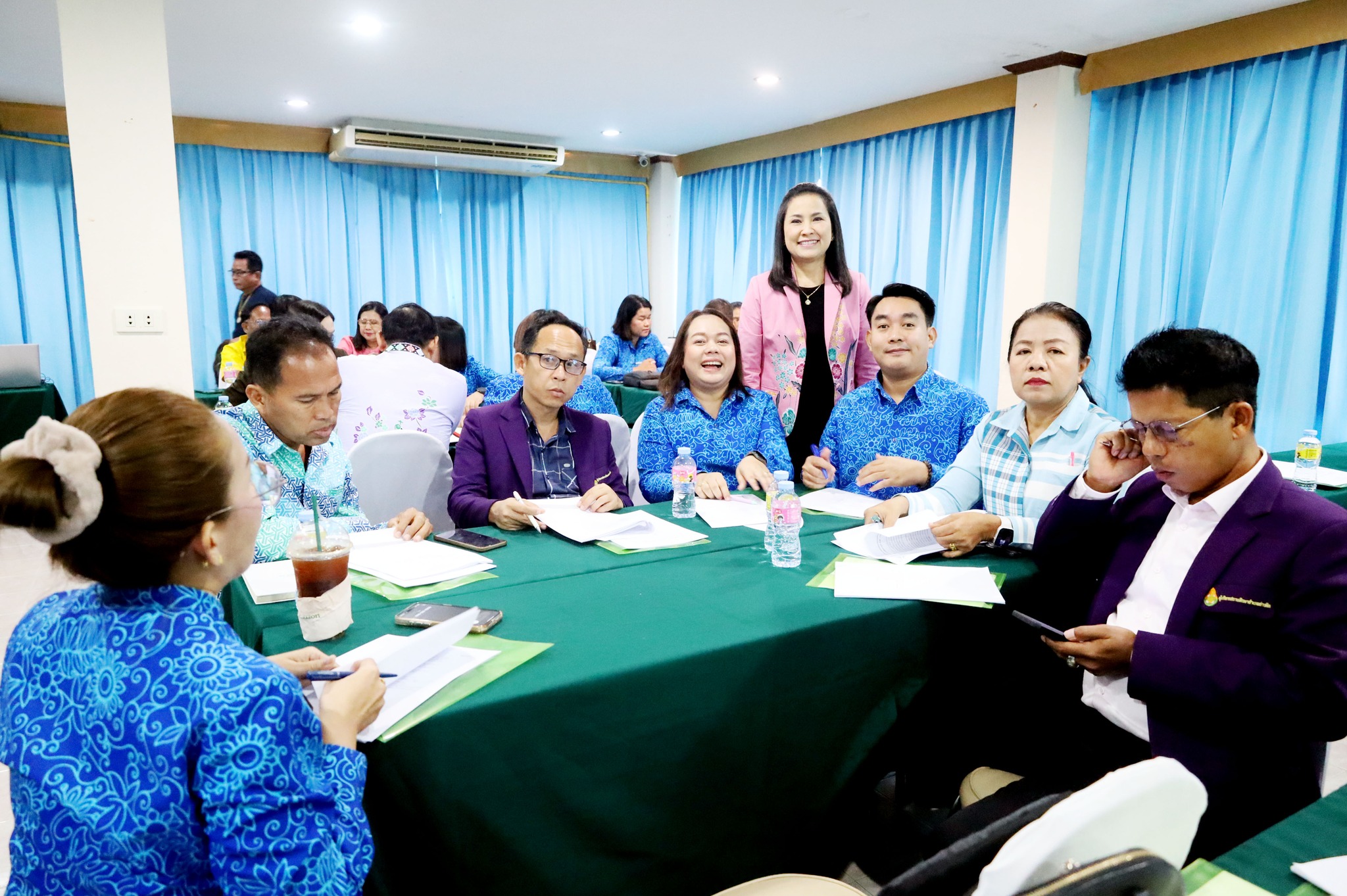 สพป.กระบี่ เดินหน้าประชุมเชิงปฏิบัติการ อ.ก.ต.ป.น. แลกเปลี่ยนเรียนรู้ นำเครื่องมือนิเทศ ติดตาม งานนโยบาย 13 นโยบาย  ลงพื้นที่ค้นหาผลการปฏิบัติงานที่ดี การันตีคุณภาพโรงเรียน